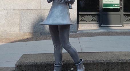 ‘Living statues’ celebrate Sparks Street’s 50th birthday